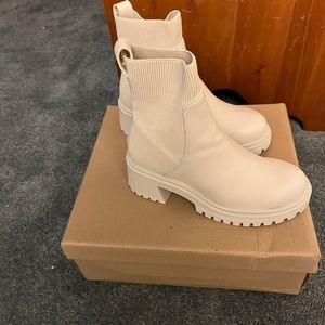 Steve Madden Holly ankle boots, Bone color, size 7.